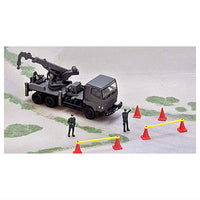 GJ! Hataraku Norimono Hyakkei 003R -SDF Disaster Prevention Training Site- Returns [4.JGSDF 74 Type Extra Large Truck Heavy Wrecker + JSDF Member + Triangular Cones and Barricades]
