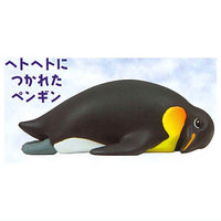 Tsukarekitta Penguin mascot figure [4.Hetohetoni Tsukareta Penguin]