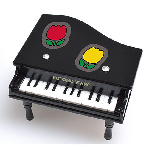 Showa Nostalgic Miniature Collection CAPSULE [6.Toy piano (black) / accessory sticker (Designphil Co., Ltd.)]