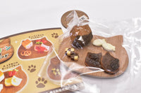 Nyanko bread on wood board [3.Chocolate cat crispy time]