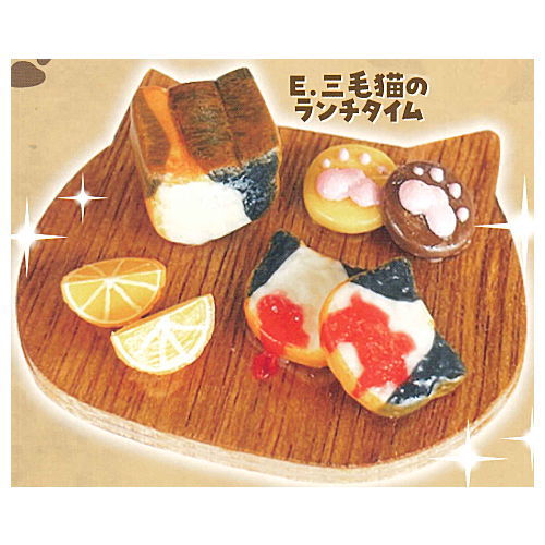 Nyanko bread on wood board [5.Calico cat lunch time]