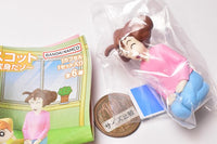 Crayon Shin-chan Nohara Family Danran Mascot Action kamen ni henshindazo [2.Misae & picture book]