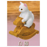 The story of a wooden horse and a kitten [3.White cat]