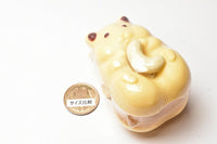 TAMA-KYU Hamster monaka with nut brooch [2.Cashew Nuts (chocolate pen deco ver.)]