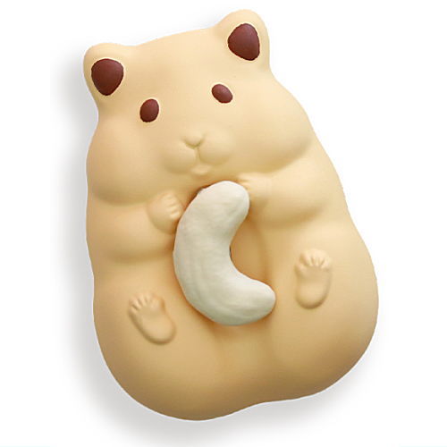 TAMA-KYU Hamster monaka with nut brooch [2.Cashew Nuts (chocolate pen deco ver.)]