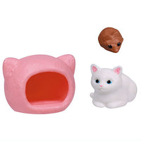 Nyanko Tower Cat, Kitten and Sometimes House [1.Cat house and adult white cat]