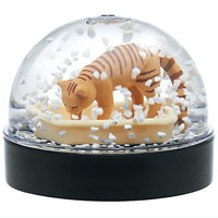 Cat litter snow globe [3.Chatora]