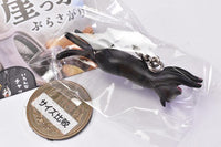 Gakeppuchi Nyanko Burasagari Chuck Charm [6.Black]