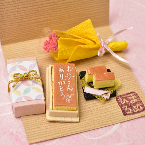 [Mother's Day Gift] Miniature Food Castella (with message) and Carnation 2021 New item [Miniature artist Kyoto Mamehiro limited edition]