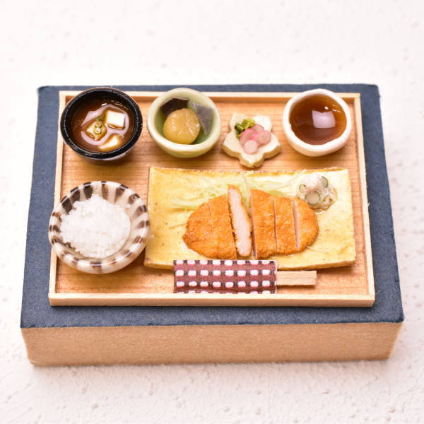 Miniature food "Tonkatsu set meal" Artist: Kyoto Mamehiro (1/12 scale)