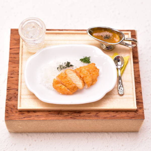 Miniature food "Katsu curry" Artist: Kyoto Mamehiro (1/12 scale)