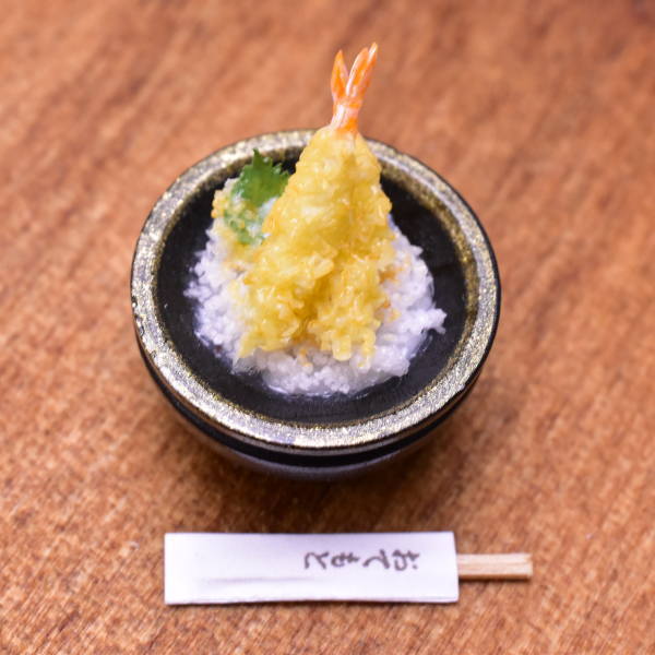 Miniature food "Shrimp Tendon: (Black)" Artist: Kyoto Mamehiro (1/12 scale)